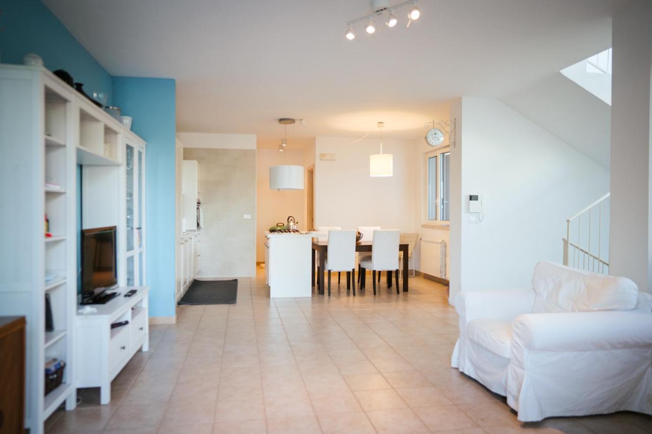 Prestigiosa Villa Con Piscina Condominiale 莫诺波利 外观 照片